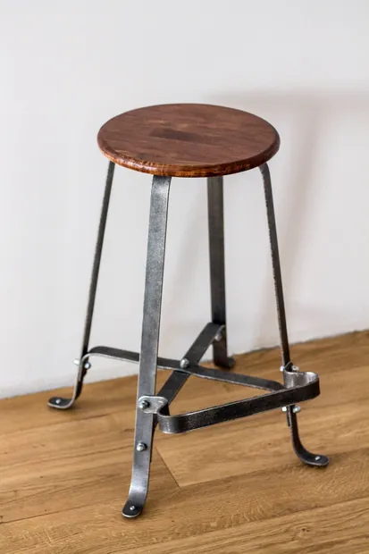EGOIST stool