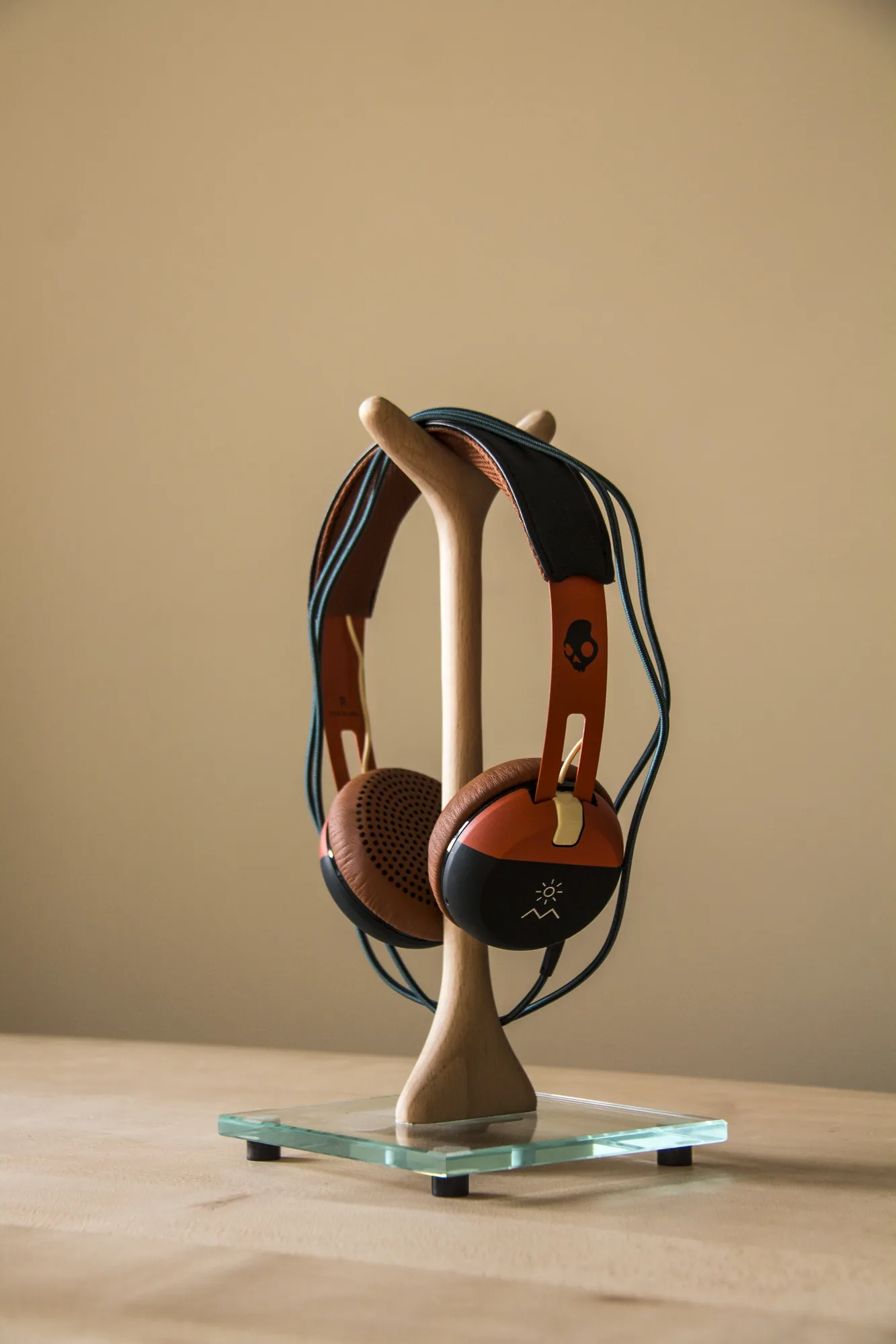 headphones-stand-bone, 1